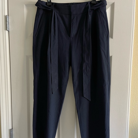 Banana Republic Navy Blue Avery Tie Stripe Pant Trousers (size 8) - Picture 3 of 16